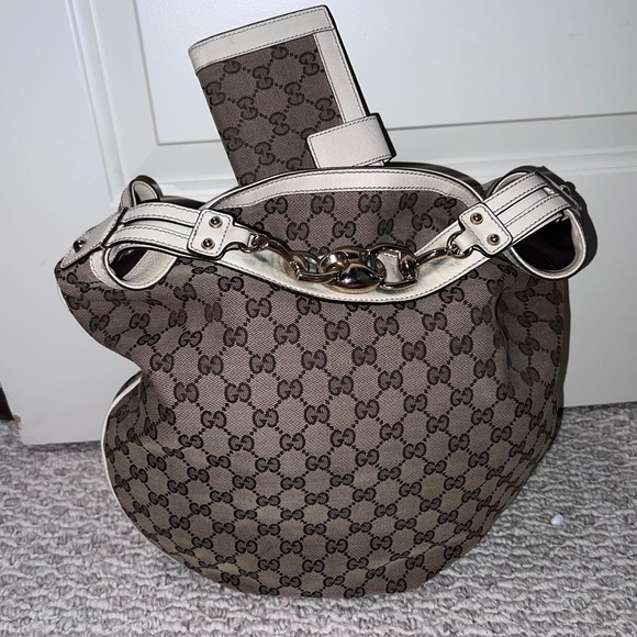 White Gucci Canvas Hobo Bag and Wallet Set - Picture 3 of 13